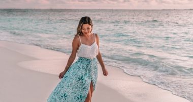 صور بنات على البحر: تحفيز للسفر واكتشاف الجمال الطبيعي! 3 صور بنات على البحر .10